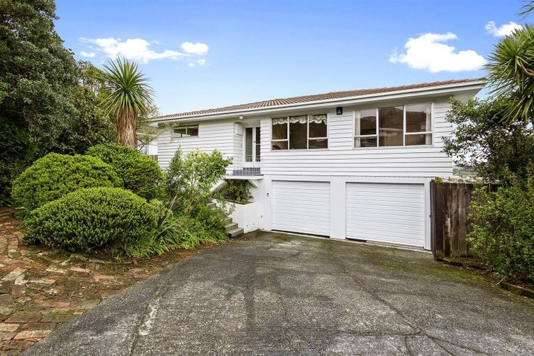 Photo of property in 8 Saint Aidans Way, Tawa, Wellington, 5028