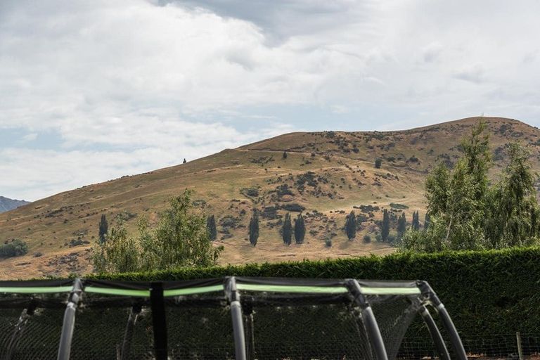 Photo of property in 8 Mulbury Way, Lower Shotover, Queenstown, 9304