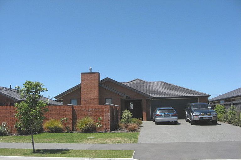 Photo of property in 16 Ruahine Place, Parklands, Christchurch, 8083