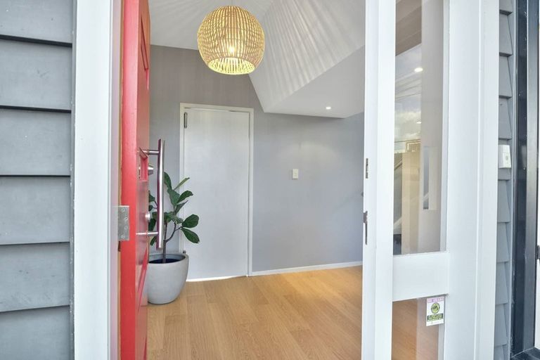 Photo of property in 118 Bleakhouse Road, Mellons Bay, Auckland, 2014