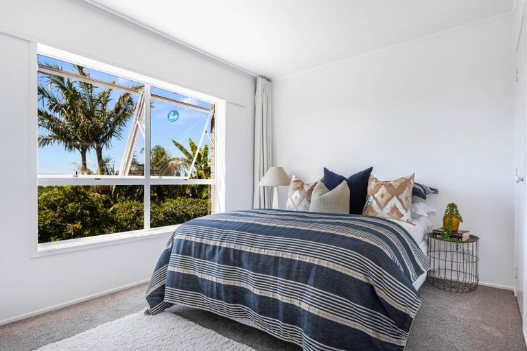 Photo of property in 2/38 Ravenwood Drive, Forrest Hill, Auckland, 0620