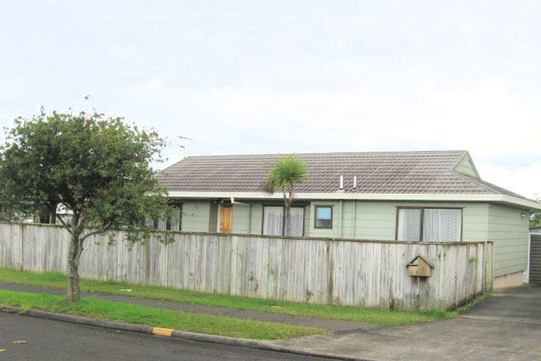 Photo of property in 1/19 Sandgate Avenue, Botany Downs, Auckland, 2010