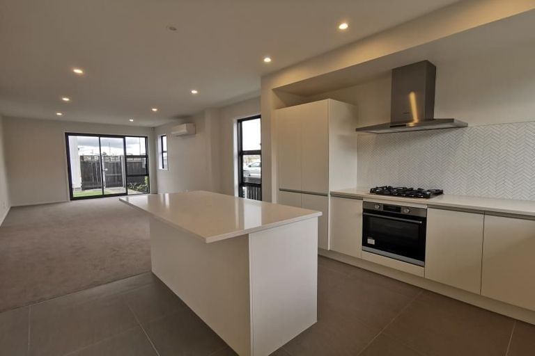 Photo of property in 72 Manarini Road, Westgate, Auckland, 0614