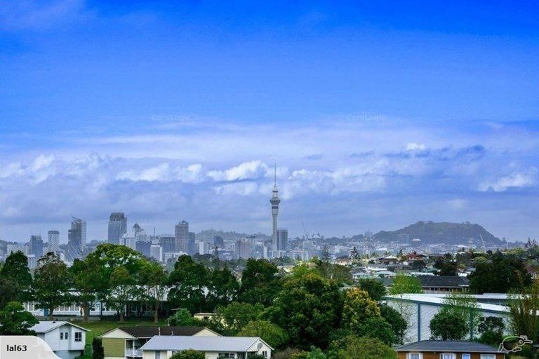 Photo of property in 80 Totaravale Drive, Totara Vale, Auckland, 0629