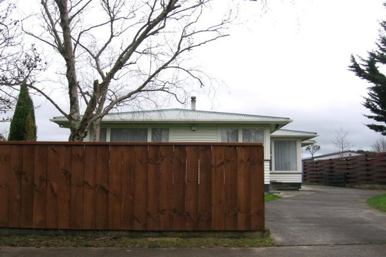 Photo of property in 4 Motuoapa Place, Kelvin Grove, Palmerston North, 4414