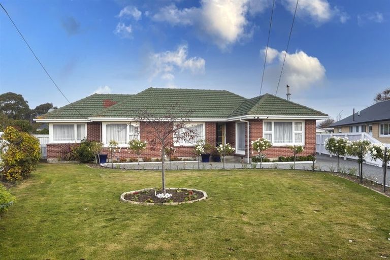 Photo of property in 8 Wildwood Avenue, Wainoni, Christchurch, 8061