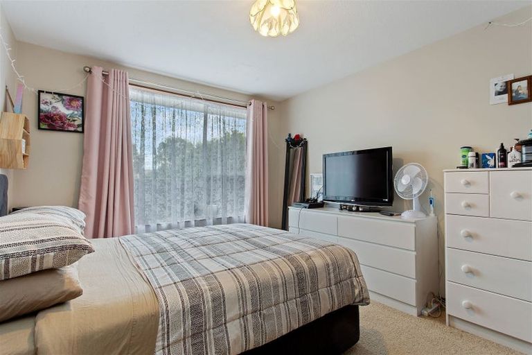 Photo of property in 1/40a Chipping Lane, Redwood, Christchurch, 8051