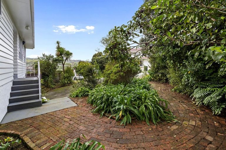 Photo of property in 8 Saint Aidans Way, Tawa, Wellington, 5028