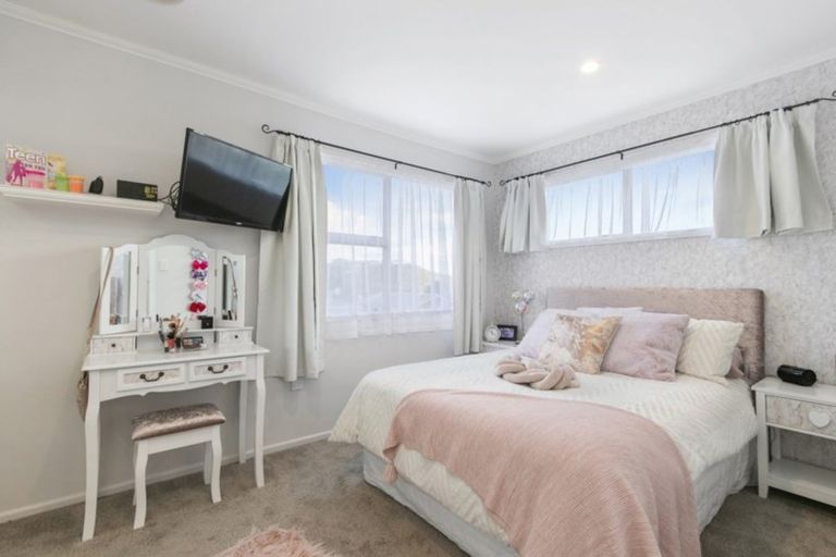 Photo of property in 15 Clematis Grove, Maungaraki, Lower Hutt, 5010