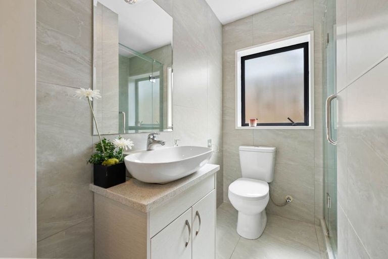 Photo of property in 29b Edgewater Drive, Pakuranga, Auckland, 2010