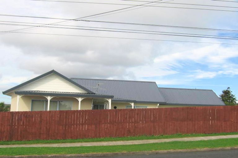 Photo of property in 2 Lasque Place, Glen Eden, Auckland, 0602