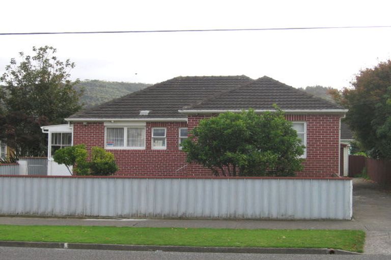 Photo of property in 37 Churton Crescent, Taita, Lower Hutt, 5011