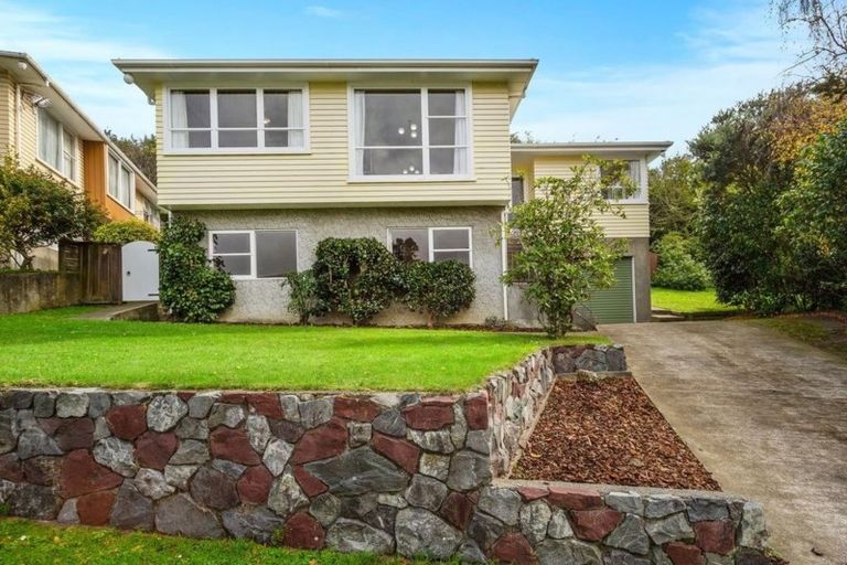 Photo of property in 10 Rembrandt Avenue, Tawa, Wellington, 5028