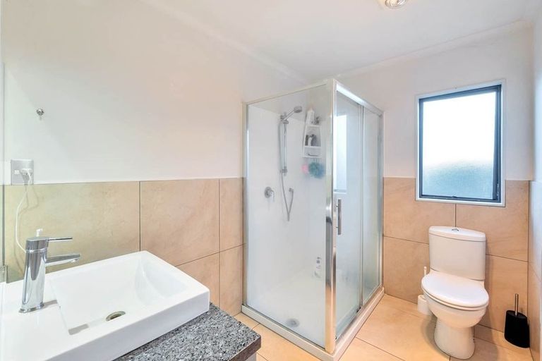 Photo of property in 41 San Marino Drive West, Henderson, Auckland, 0612