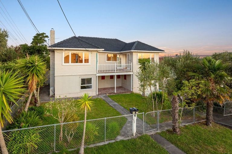 Photo of property in 108 Eversleigh Road, Belmont, Auckland, 0622