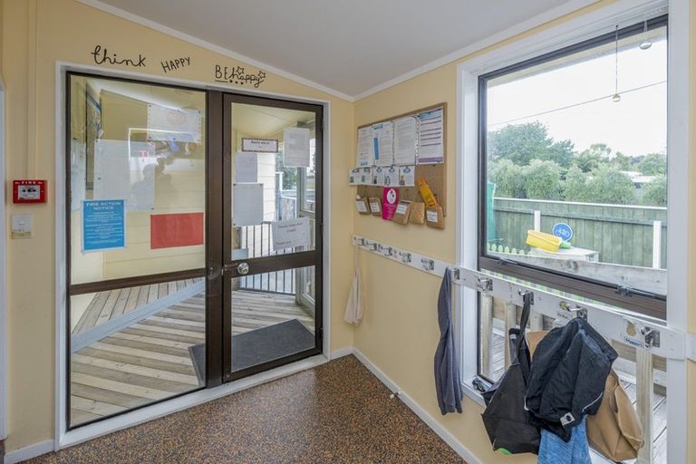 Photo of property in 2 Queens Road, Waikanae Beach, Waikanae, 5036