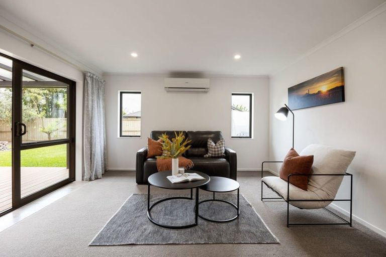 Photo of property in 33 Whitney Place, Rototuna North, Hamilton, 3210