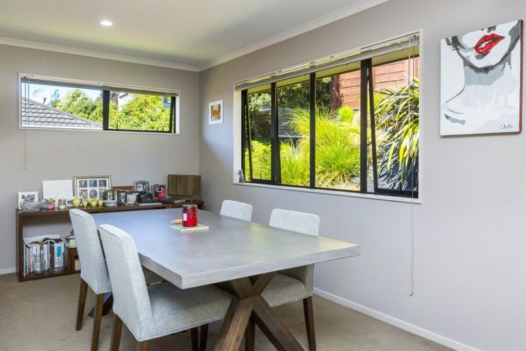 Photo of property in 6 Mcewen Crescent, Riverstone Terraces, Upper Hutt, 5018