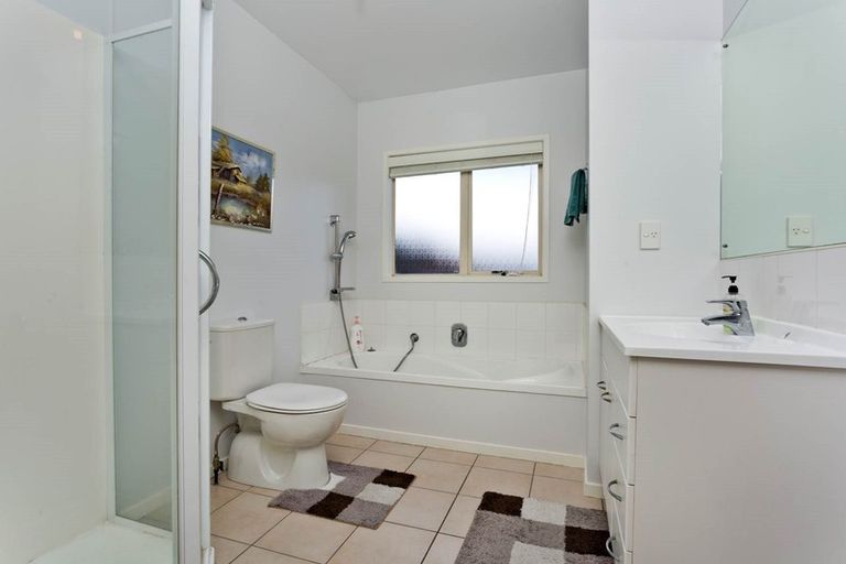 Photo of property in 164a Sunnynook Road, Sunnynook, Auckland, 0620