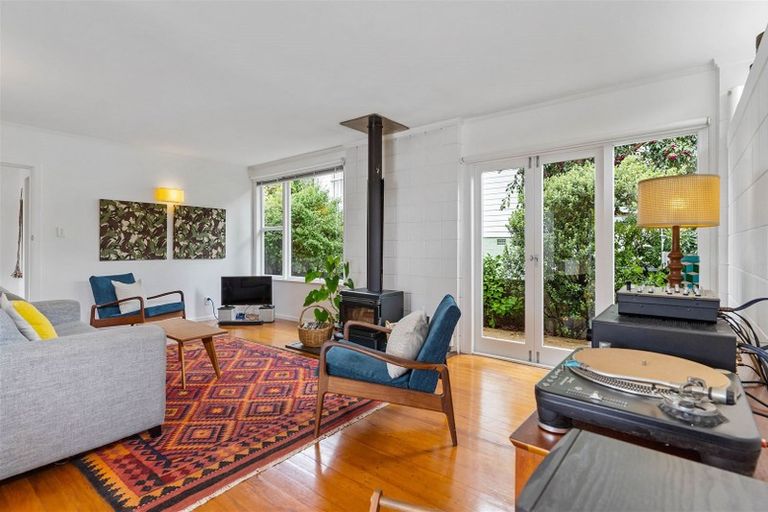 Photo of property in 32 Lynden Avenue, Hillcrest, Auckland, 0627