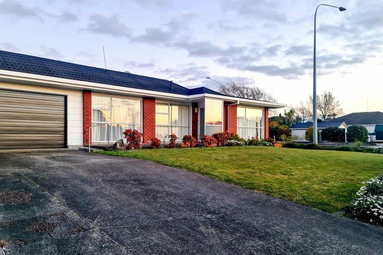 Photo of property in 23 Wallace Place, Hokowhitu, Palmerston North, 4410