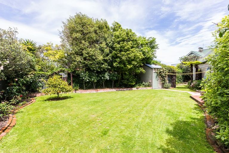 Photo of property in 570 Featherston Street, Roslyn, Palmerston North, 4414