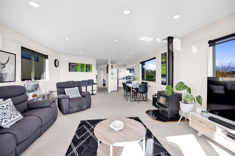 Photo of property in 3a Hillcrest Street, Glen Avon, New Plymouth, 4312