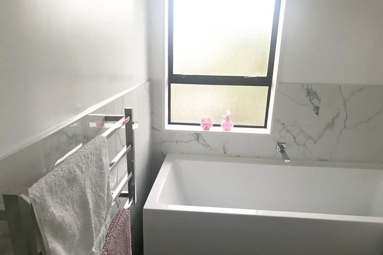 Photo of property in 9 Cambric Place, Botany Downs, Auckland, 2010