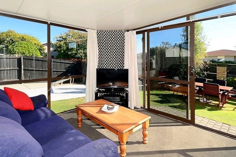 Photo of property in 11 Beeston Place, Redwood, Christchurch, 8051