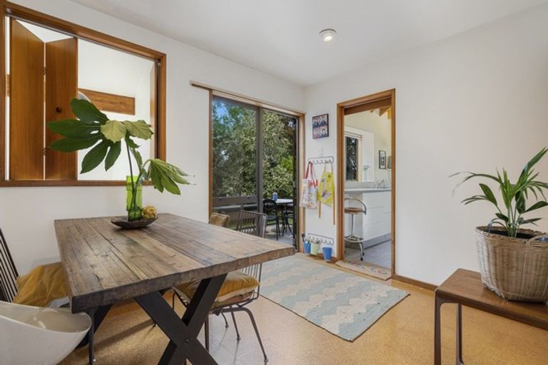 Photo of property in 11 Cannon Street, Westown, New Plymouth, 4310