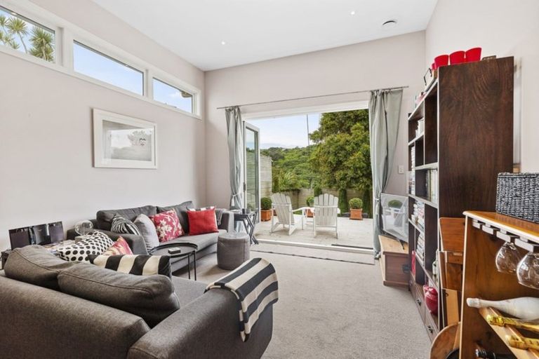 Photo of property in 23 Moana Road, Kelburn, Wellington, 6012
