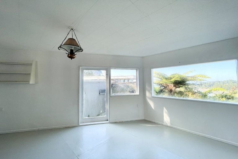 Photo of property in 741 South Titirangi Road, Titirangi, Auckland, 0604