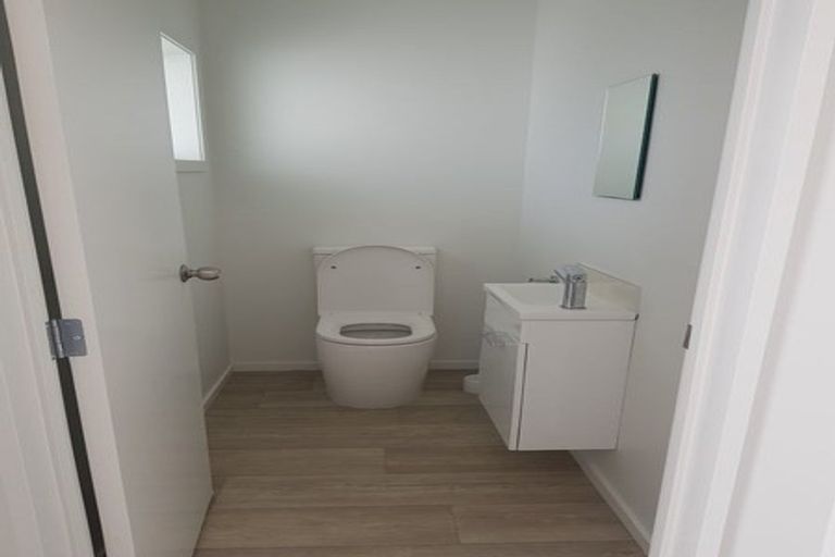 Photo of property in 5/14 Fields Parade, Oteha, Auckland, 0632