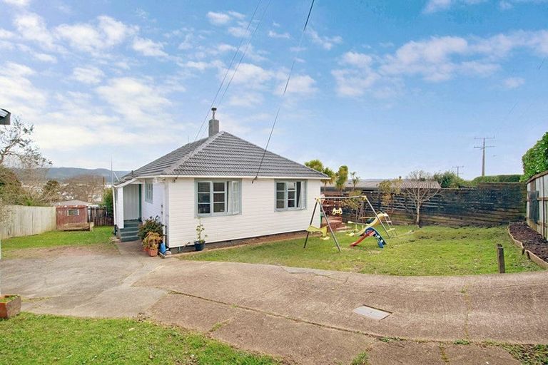 Photo of property in 30 Norcross Avenue, Henderson, Auckland, 0612