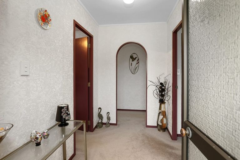 Photo of property in 2 Caledonia Place, Highlands Park, New Plymouth, 4312