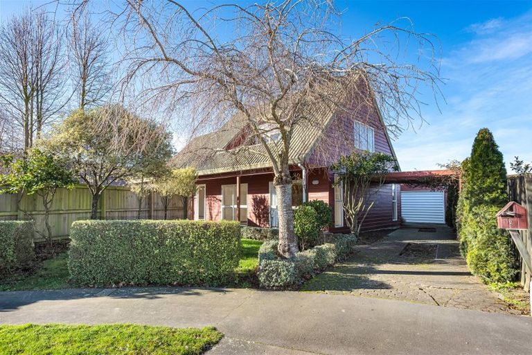 Photo of property in 12 Langham Place, Redwood, Christchurch, 8051