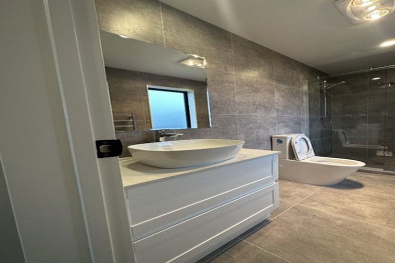 Photo of property in 28 Bendridge Street, Flat Bush, Auckland, 2019