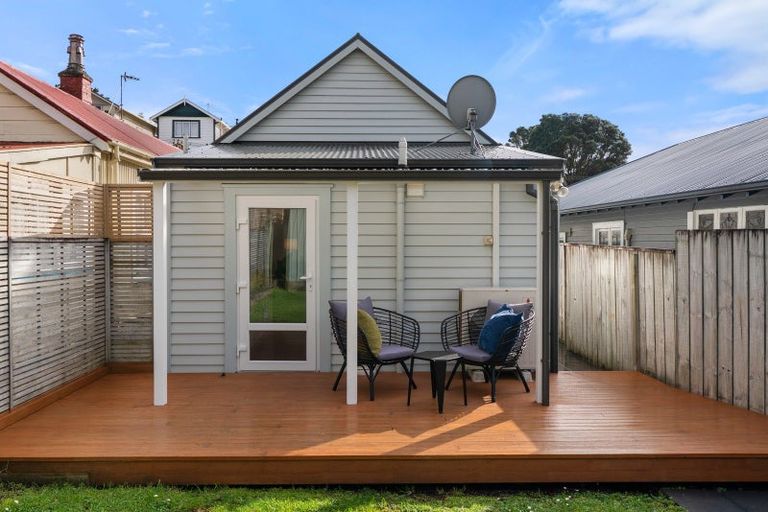 Photo of property in 17 Rolleston Street, Mount Cook, Wellington, 6021