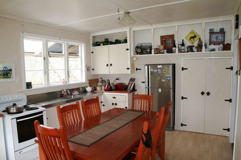 Photo of property in 27 Tupoki Road, Uruti, Urenui, 4378