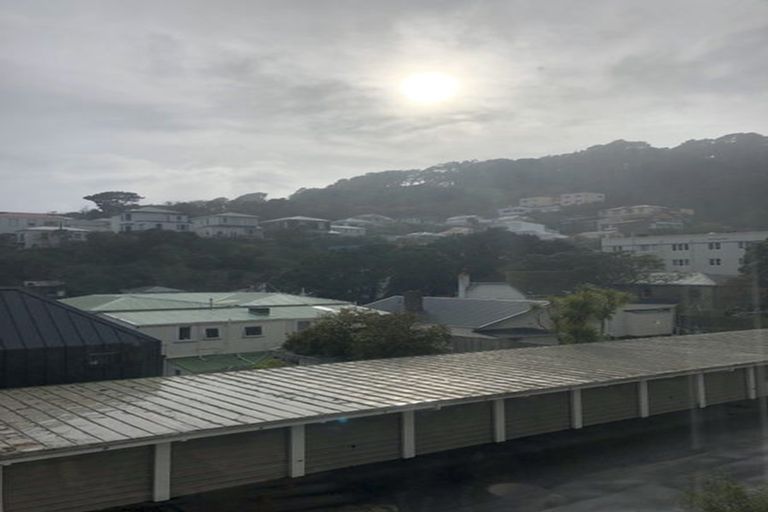 Photo of property in 11/4 Claremont Grove, Mount Victoria, Wellington, 6011