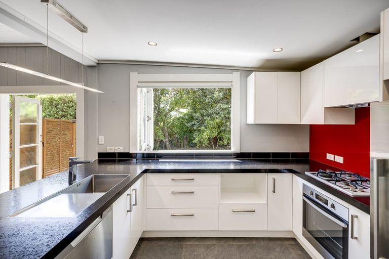 Photo of property in 7 Main Street, Hospital Hill, Napier, 4110