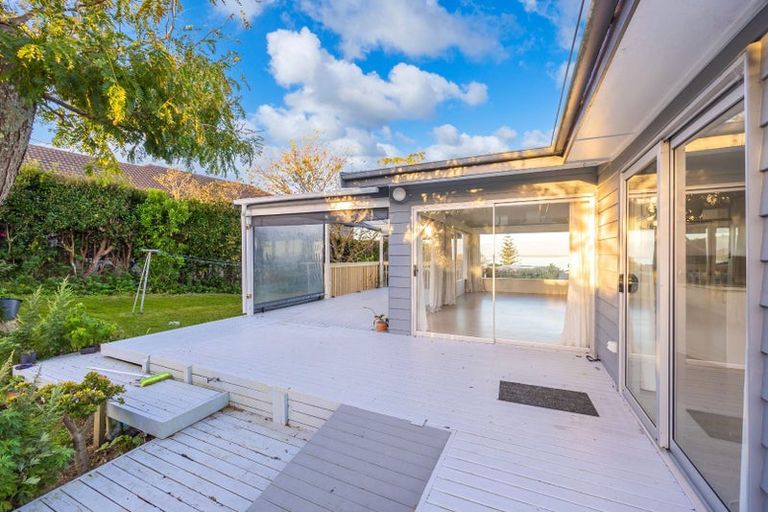 Photo of property in 1/62 Kowhai Road, Campbells Bay, Auckland, 0630