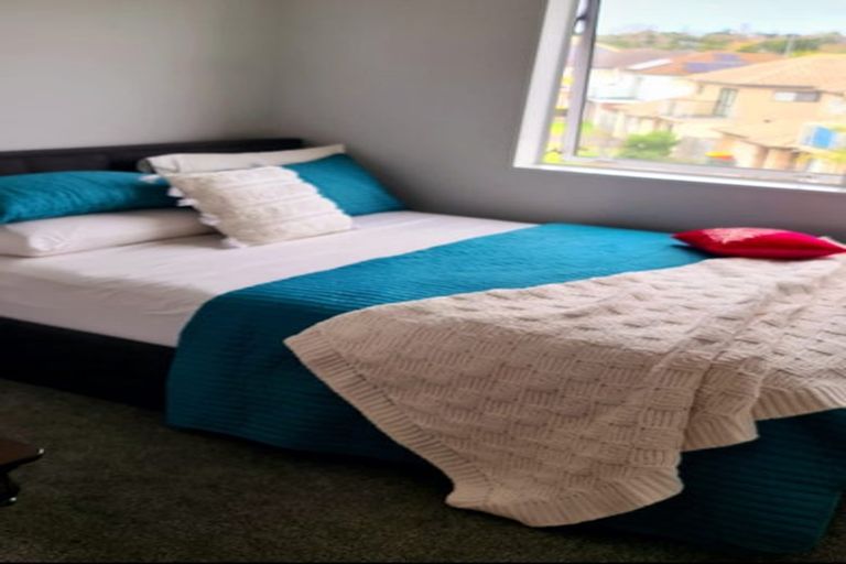 Photo of property in 75 Bordeaux Parade, Te Atatu South, Auckland, 0610