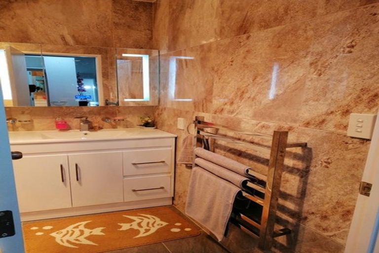 Photo of property in 76 Ferndown Avenue, Papatoetoe, Auckland, 2025