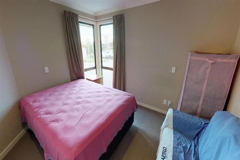 Photo of property in 19 Johnstone Drive, Fitzherbert, Palmerston North, 4410