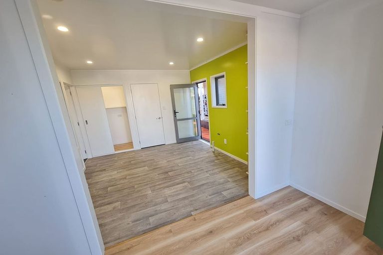 Photo of property in 5 Foyle Place, Glendene, Auckland, 0602