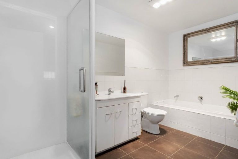 Photo of property in 2/6 Marine Parade, Mount Maunganui, 3116