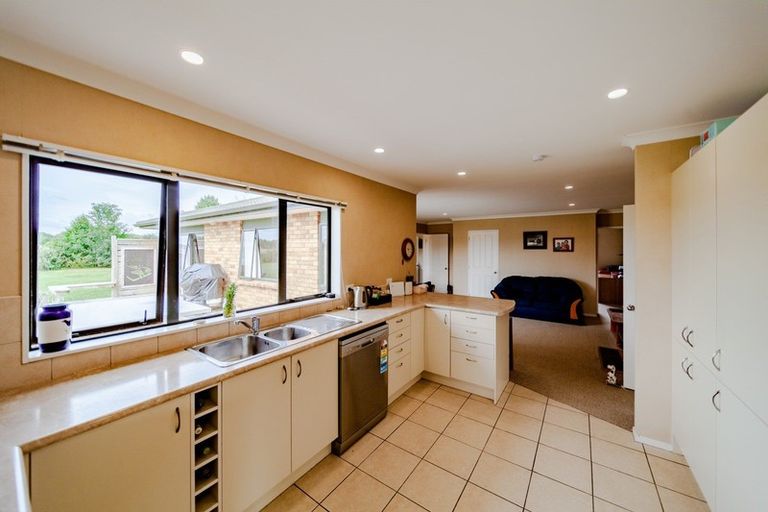 Photo of property in 28 Pourerere Road, Waipawa, 4271