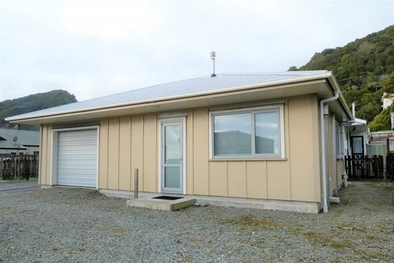 Photo of property in 13 Alexander Terrace, Greymouth, 7805