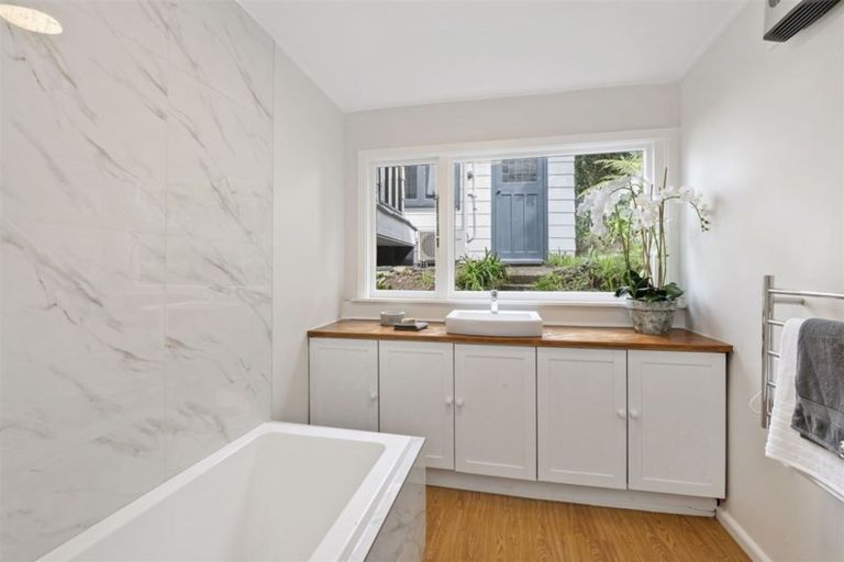 Photo of property in 1075 Dyers Pass Road, Governors Bay, Lyttelton, 8971